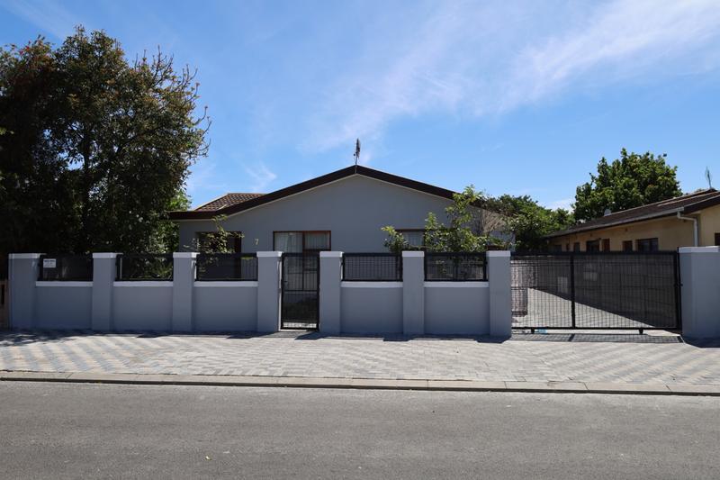 3 Bedroom Property for Sale in Eersterivier Industria Western Cape
